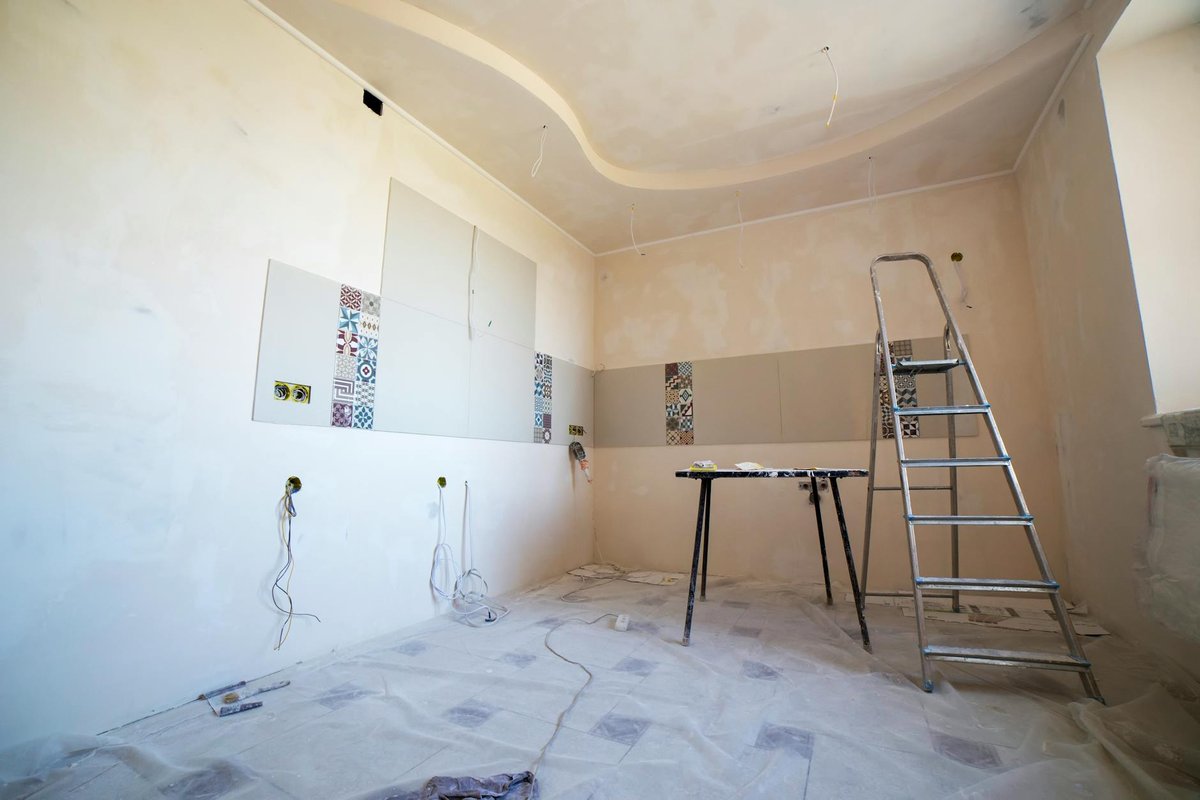 monter cloison carreau de plâtre sur carrelage