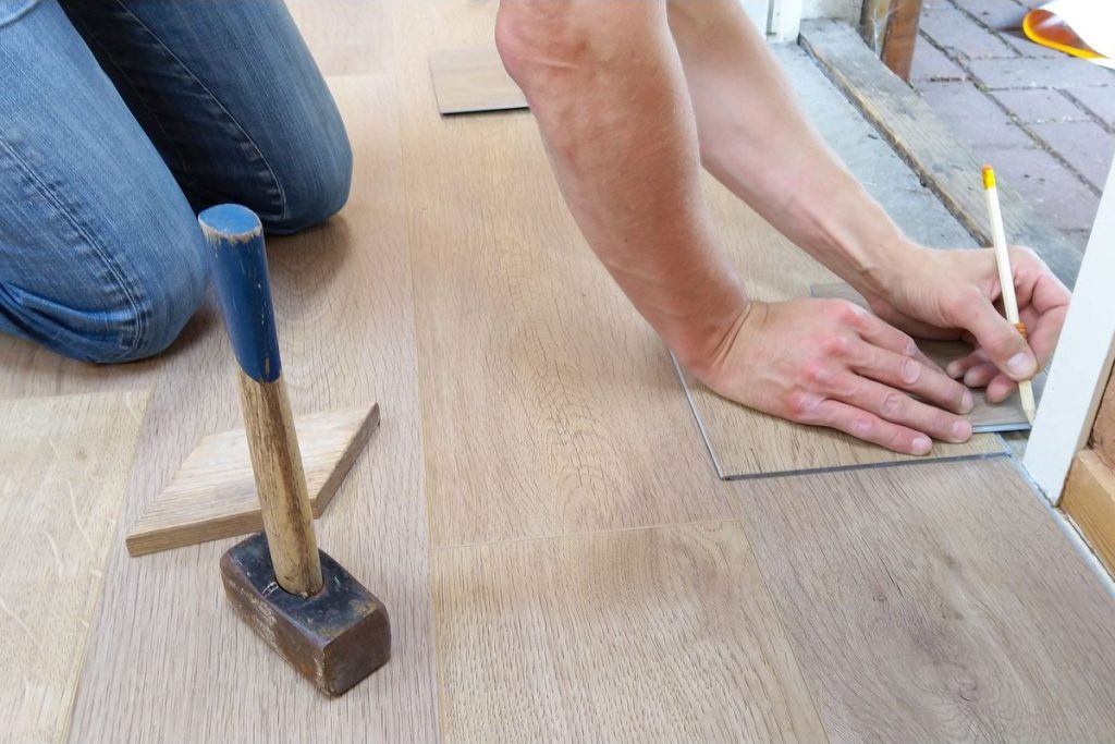 poser parquet flottant sur lino
