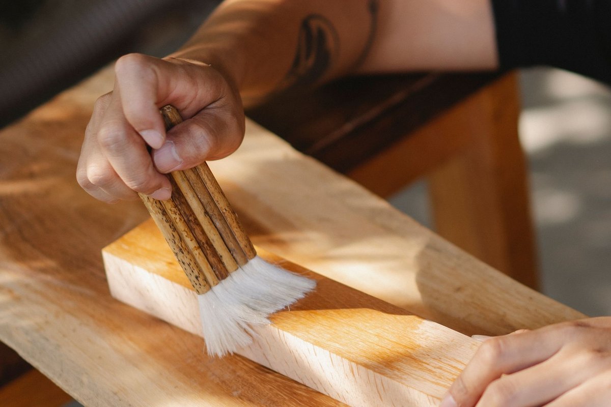 comment faire tenir de lenduit sur du bois